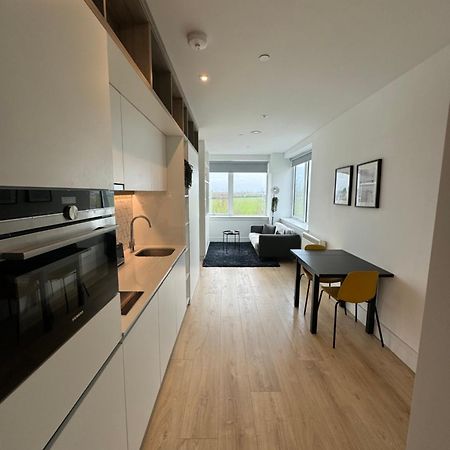 Luxx Apartment & Suites, London Heathrow Airport, Terminal 4, Piccadilly Underground Train Station Nearby! Hillingdon Dış mekan fotoğraf