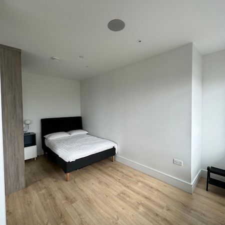 Luxx Apartment & Suites, London Heathrow Airport, Terminal 4, Piccadilly Underground Train Station Nearby! Hillingdon Dış mekan fotoğraf
