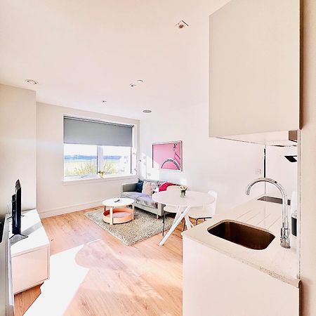 Luxx Apartment & Suites, London Heathrow Airport, Terminal 4, Piccadilly Underground Train Station Nearby! Hillingdon Dış mekan fotoğraf