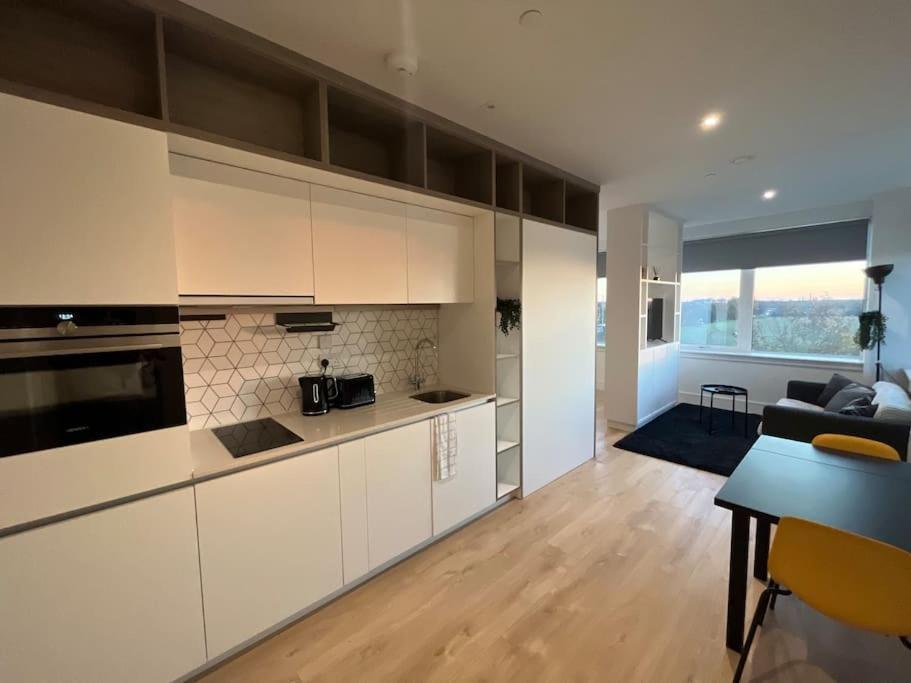 Luxx Apartment & Suites, London Heathrow Airport, Terminal 4, Piccadilly Underground Train Station Nearby! Hillingdon Dış mekan fotoğraf
