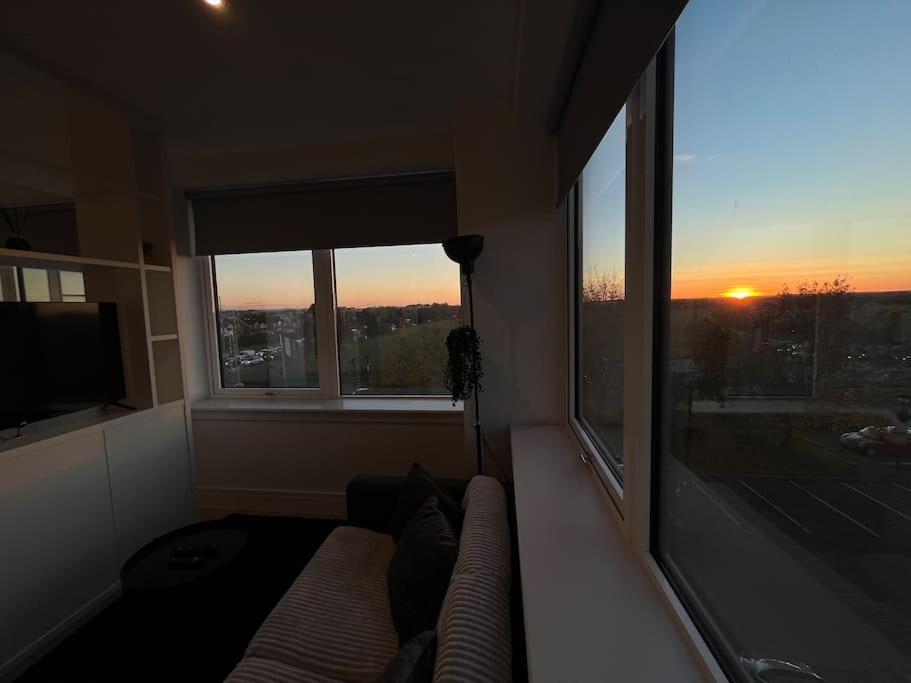 Luxx Apartment & Suites, London Heathrow Airport, Terminal 4, Piccadilly Underground Train Station Nearby! Hillingdon Dış mekan fotoğraf