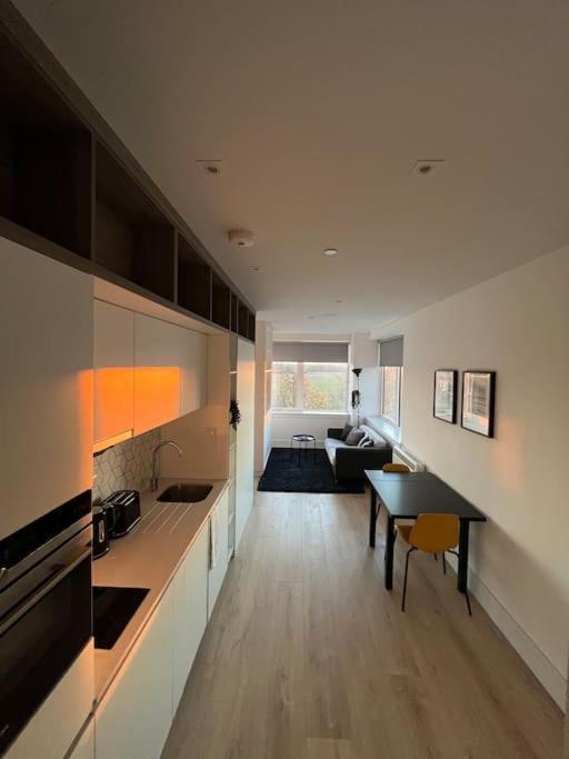 Luxx Apartment & Suites, London Heathrow Airport, Terminal 4, Piccadilly Underground Train Station Nearby! Hillingdon Dış mekan fotoğraf