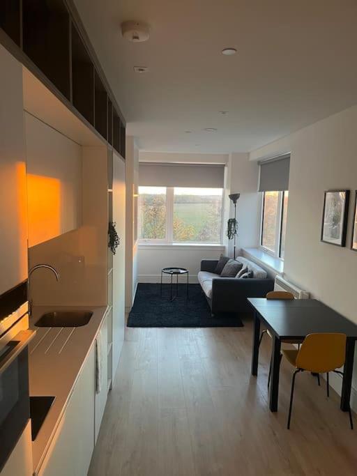 Luxx Apartment & Suites, London Heathrow Airport, Terminal 4, Piccadilly Underground Train Station Nearby! Hillingdon Dış mekan fotoğraf