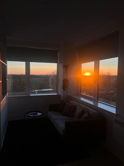 Luxx Apartment & Suites, London Heathrow Airport, Terminal 4, Piccadilly Underground Train Station Nearby! Hillingdon Dış mekan fotoğraf
