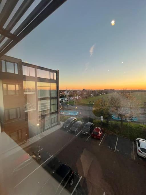 Luxx Apartment & Suites, London Heathrow Airport, Terminal 4, Piccadilly Underground Train Station Nearby! Hillingdon Dış mekan fotoğraf