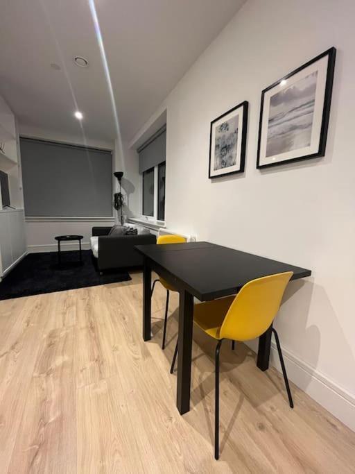 Luxx Apartment & Suites, London Heathrow Airport, Terminal 4, Piccadilly Underground Train Station Nearby! Hillingdon Dış mekan fotoğraf
