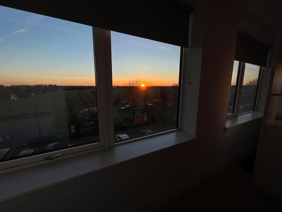 Luxx Apartment & Suites, London Heathrow Airport, Terminal 4, Piccadilly Underground Train Station Nearby! Hillingdon Dış mekan fotoğraf