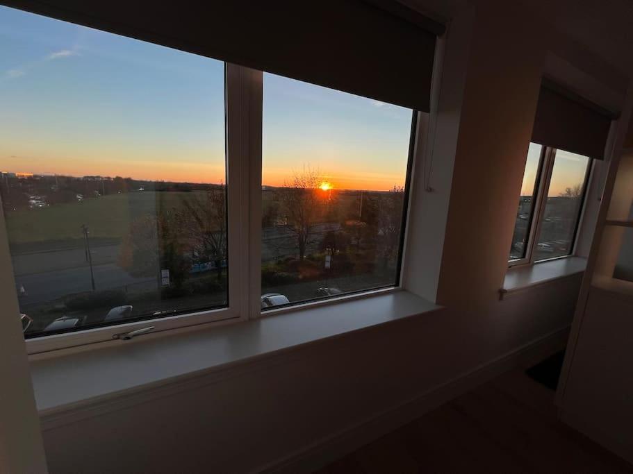 Luxx Apartment & Suites, London Heathrow Airport, Terminal 4, Piccadilly Underground Train Station Nearby! Hillingdon Dış mekan fotoğraf