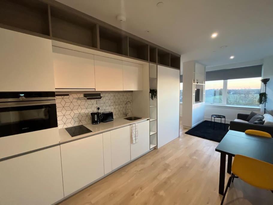 Luxx Apartment & Suites, London Heathrow Airport, Terminal 4, Piccadilly Underground Train Station Nearby! Hillingdon Dış mekan fotoğraf
