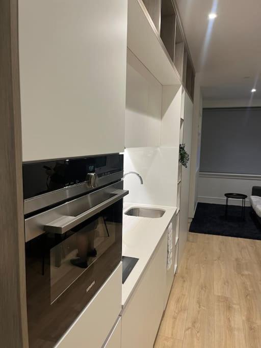Luxx Apartment & Suites, London Heathrow Airport, Terminal 4, Piccadilly Underground Train Station Nearby! Hillingdon Dış mekan fotoğraf