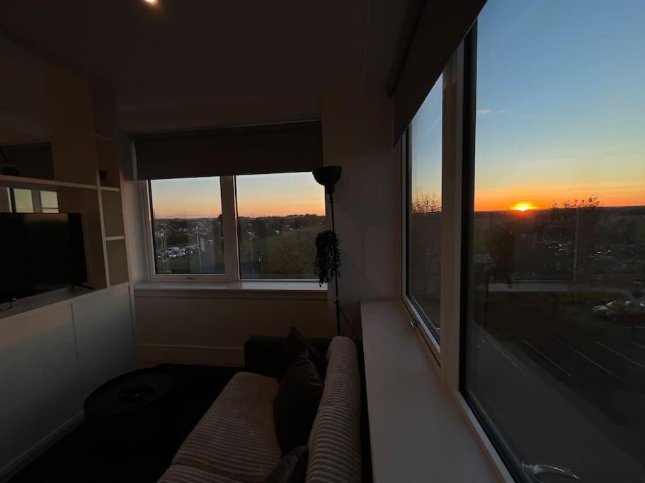 Luxx Apartment & Suites, London Heathrow Airport, Terminal 4, Piccadilly Underground Train Station Nearby! Hillingdon Dış mekan fotoğraf