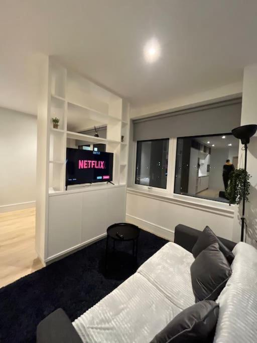 Luxx Apartment & Suites, London Heathrow Airport, Terminal 4, Piccadilly Underground Train Station Nearby! Hillingdon Dış mekan fotoğraf