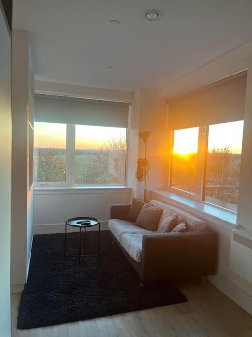 Luxx Apartment & Suites, London Heathrow Airport, Terminal 4, Piccadilly Underground Train Station Nearby! Hillingdon Dış mekan fotoğraf