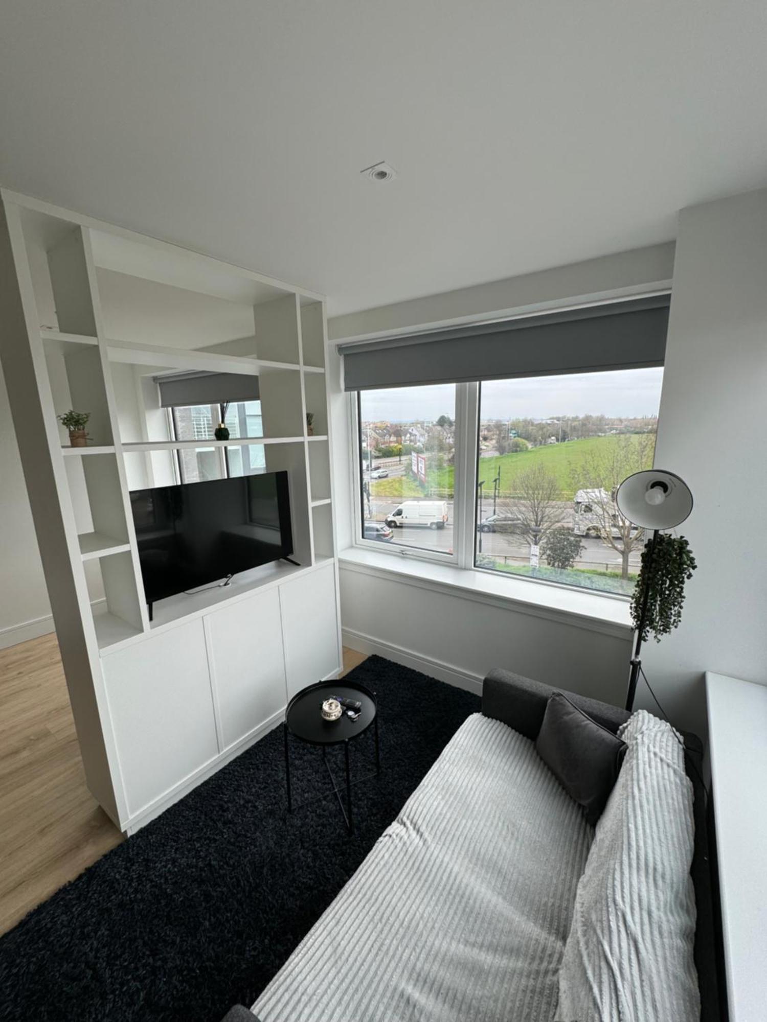 Luxx Apartment & Suites, London Heathrow Airport, Terminal 4, Piccadilly Underground Train Station Nearby! Hillingdon Dış mekan fotoğraf