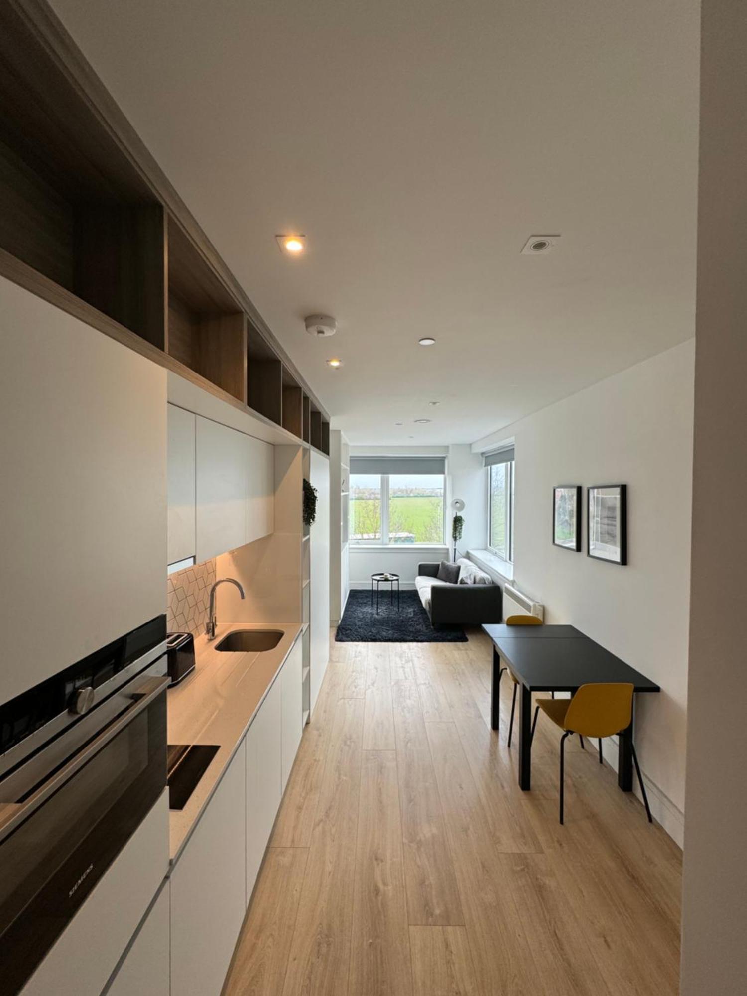 Luxx Apartment & Suites, London Heathrow Airport, Terminal 4, Piccadilly Underground Train Station Nearby! Hillingdon Dış mekan fotoğraf