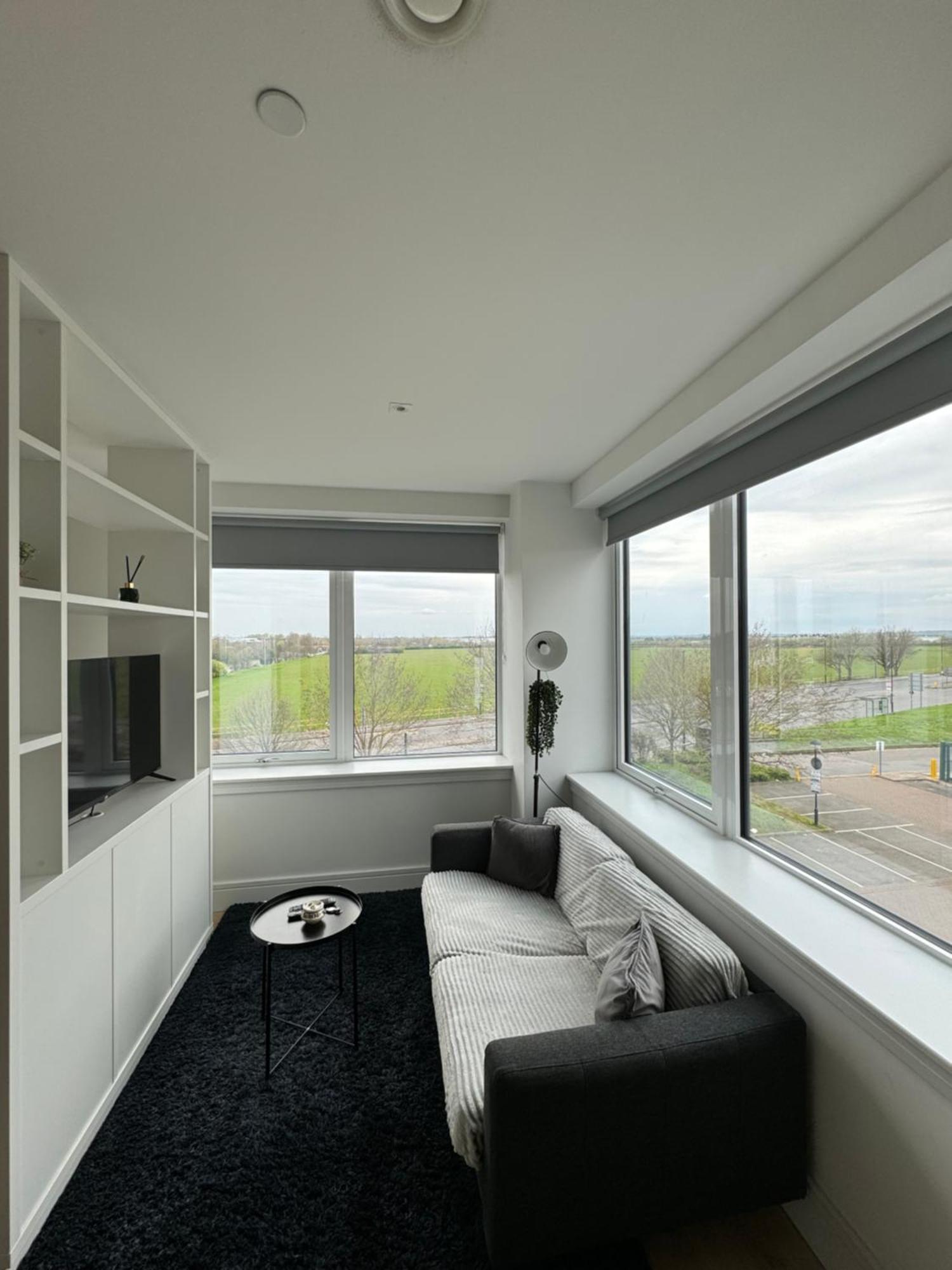 Luxx Apartment & Suites, London Heathrow Airport, Terminal 4, Piccadilly Underground Train Station Nearby! Hillingdon Dış mekan fotoğraf