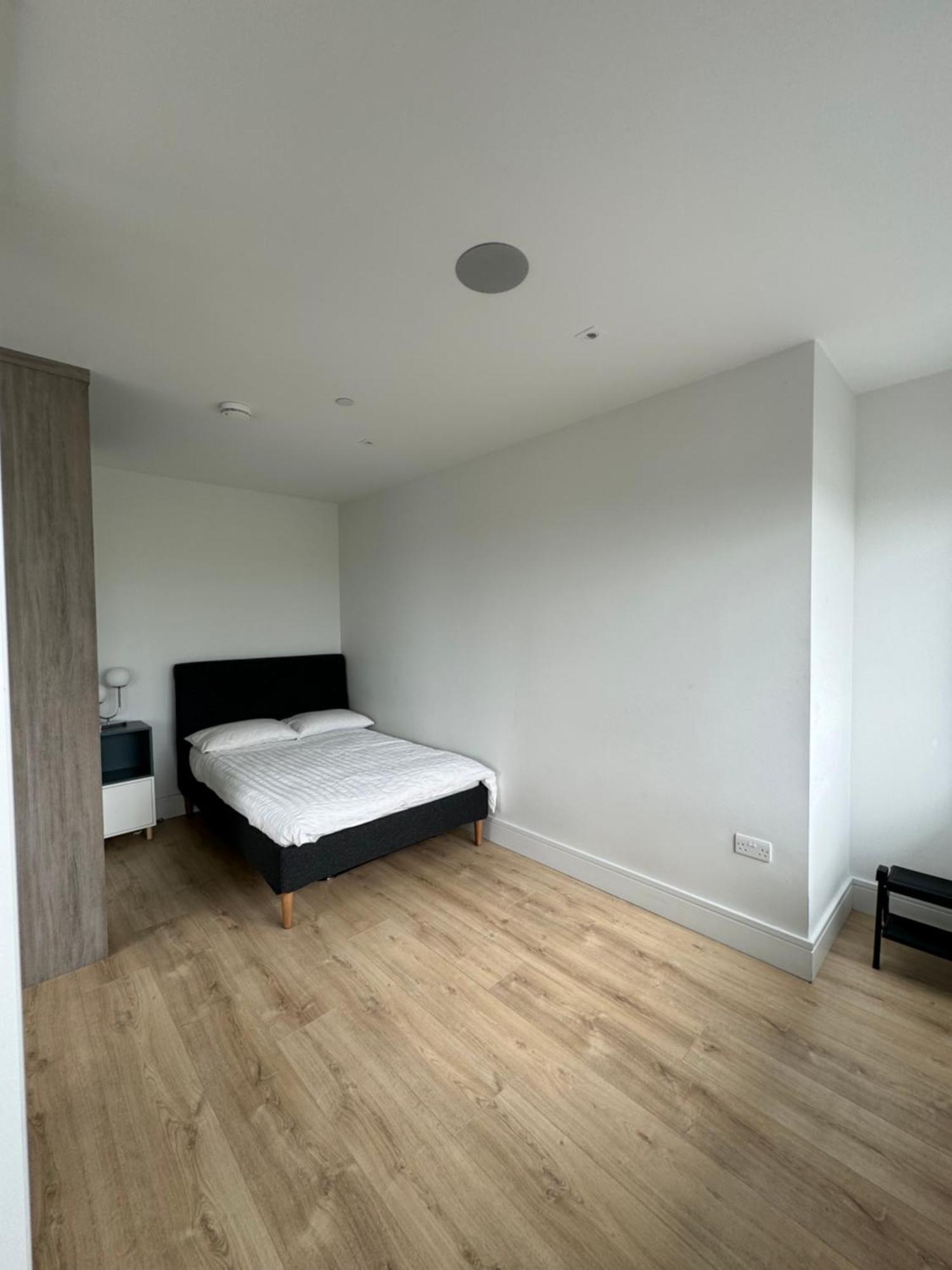 Luxx Apartment & Suites, London Heathrow Airport, Terminal 4, Piccadilly Underground Train Station Nearby! Hillingdon Dış mekan fotoğraf