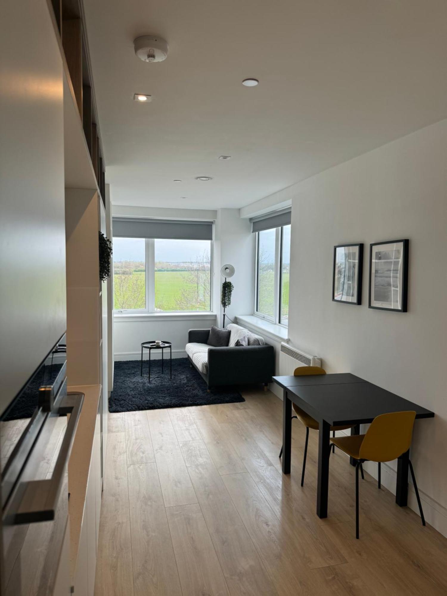 Luxx Apartment & Suites, London Heathrow Airport, Terminal 4, Piccadilly Underground Train Station Nearby! Hillingdon Dış mekan fotoğraf