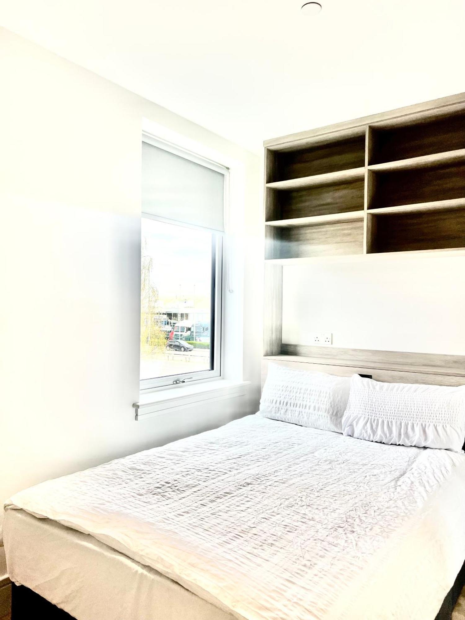 Luxx Apartment & Suites, London Heathrow Airport, Terminal 4, Piccadilly Underground Train Station Nearby! Hillingdon Dış mekan fotoğraf