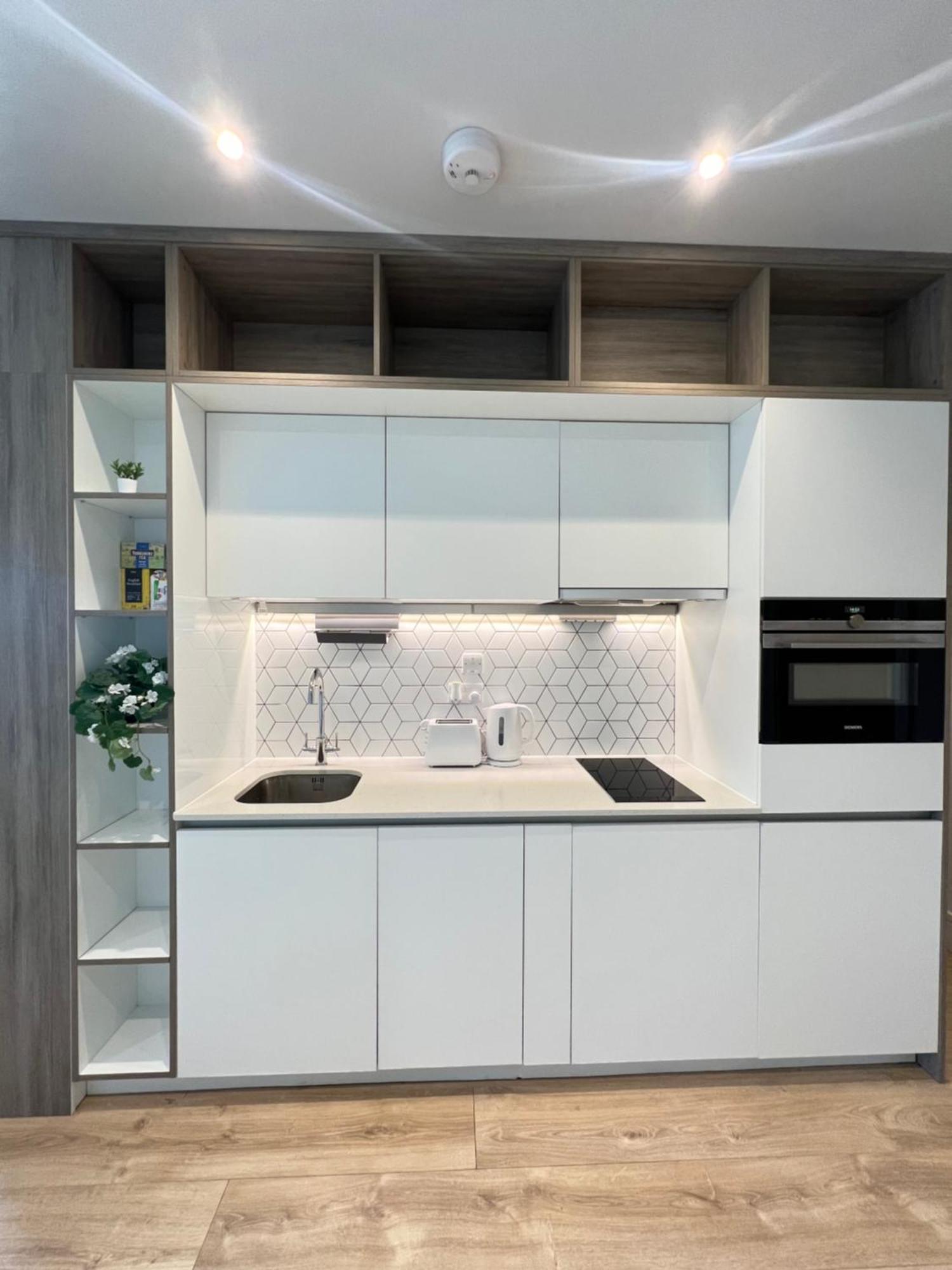 Luxx Apartment & Suites, London Heathrow Airport, Terminal 4, Piccadilly Underground Train Station Nearby! Hillingdon Dış mekan fotoğraf